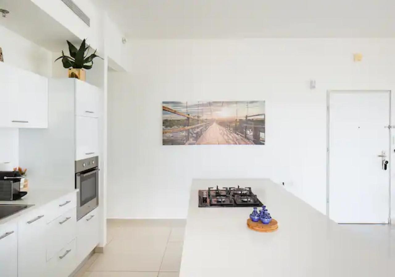 O&O Group- Special Apartment Sea View Luxury Tower Bat Yam Extérieur photo